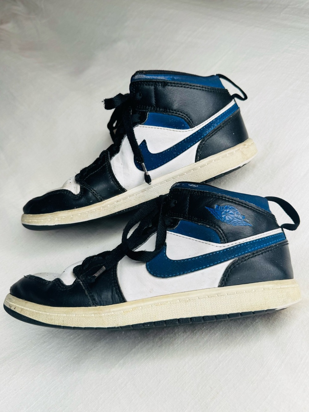 NIKE JORDANS Kids Black, White & Blue High-Top Sneaker Shoes, size 3Y
